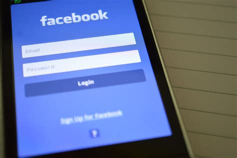 Kegunaan Mengganti Email FB Lite