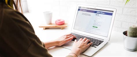 Apa yang Dimaksud dengan Status FB?